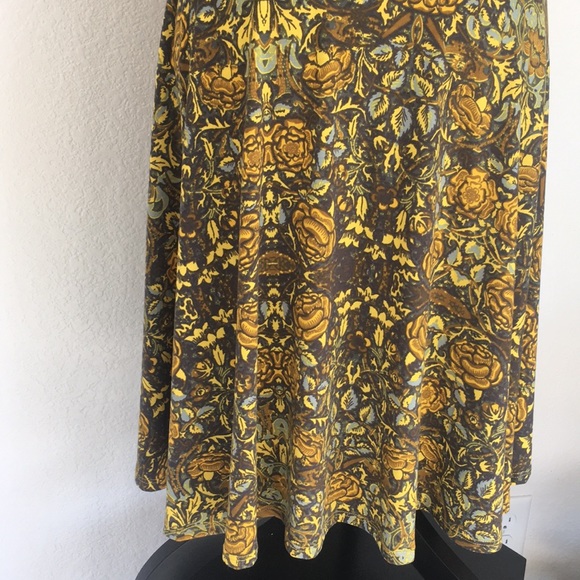 NWT Lularoe Nicole XS with roses - Picture 7 of 8